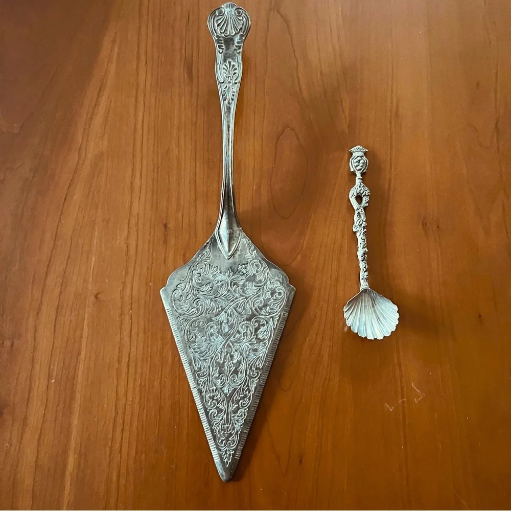 VINTAGE CAKE / PIE SERVER AND SUGAR SPOON